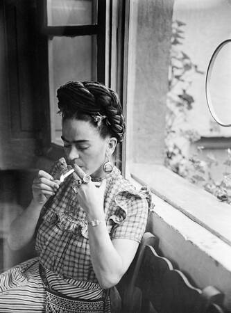 Frida Kahlo i sitt hem i Mexiko Frida Kahlo i sitt hem i Mexiko