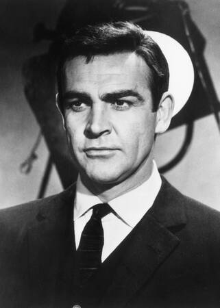 Sean Connery auf einem Filmset 1965