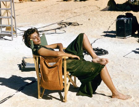 Sophia Loren i vila på inspelningen av Libya 1957 Sophia Loren i vila på inspelningen av Libya 1957