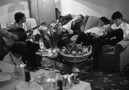 The Beatles en Brian Epstein - Parijs in 1964 The Beatles en Brian Epstein - Parijs in 1964