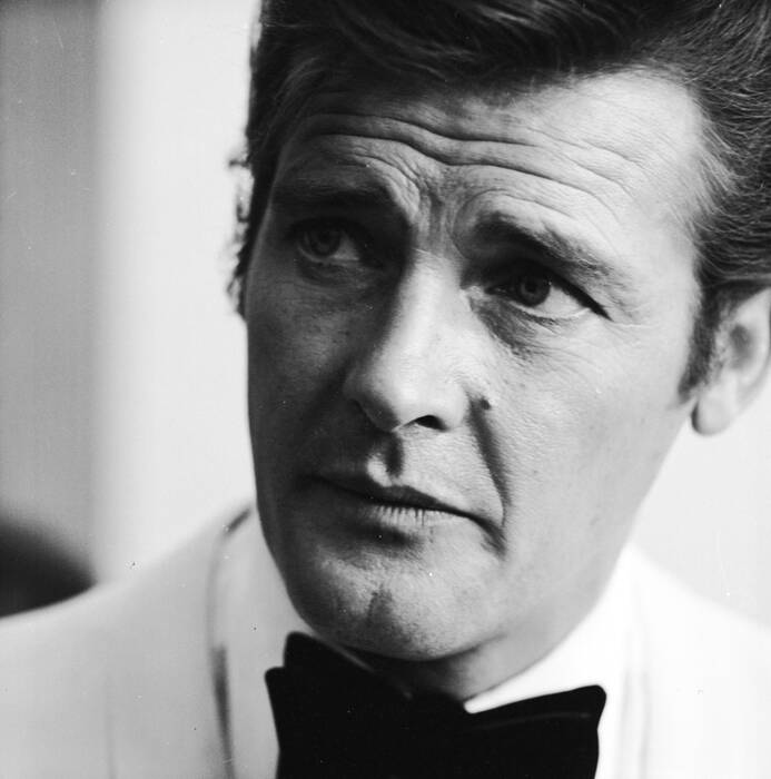 Roger Moore - gentleman du cinéma Roger Moore - gentleman du cinéma