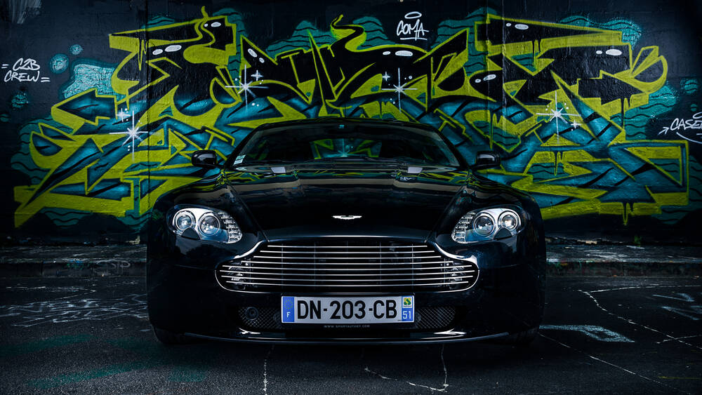 Aston Martin V8 Vantage 1