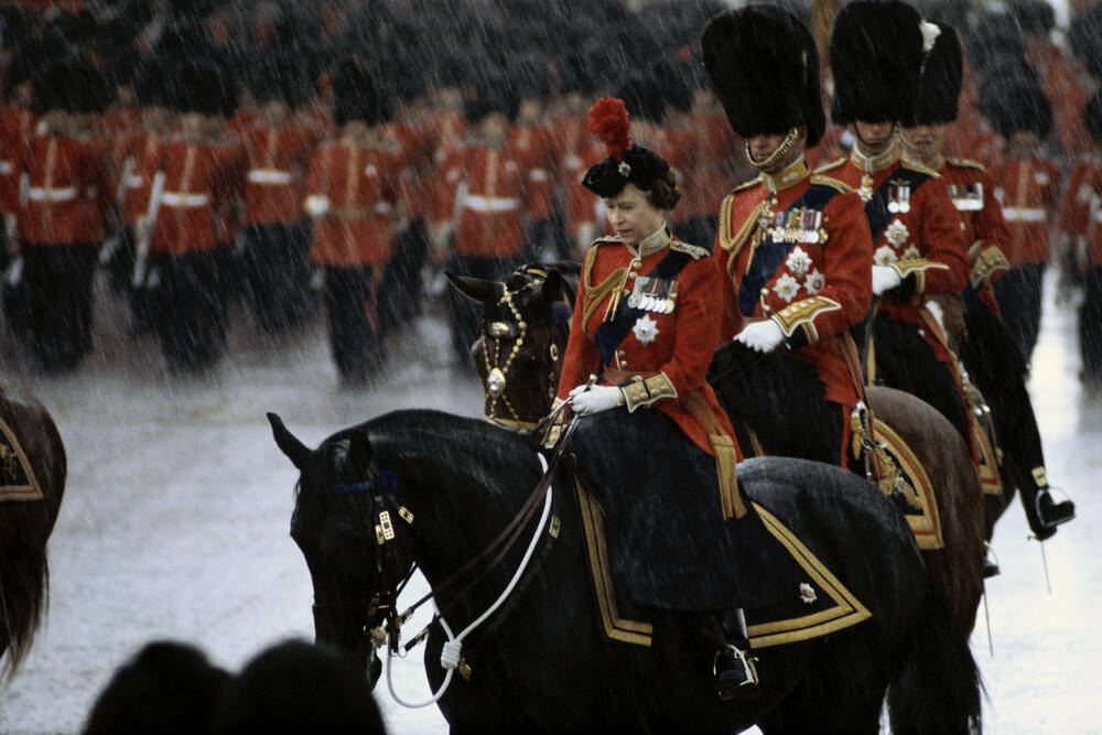Koningin Elizabeth II troont de kleur 1982