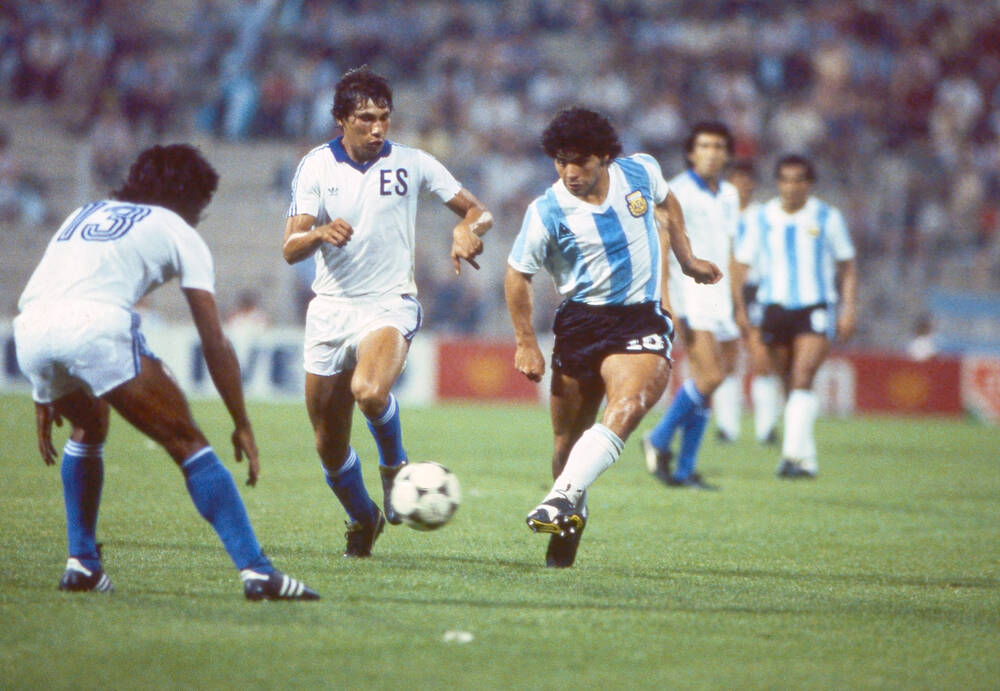 Diego Maradona Dribbles Argentina vs El Salvador Alicante 1982