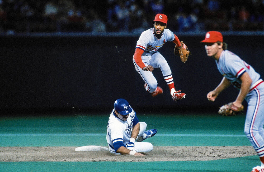 Ozzie Smith turns double play in 1985 World Series