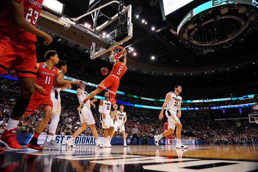 Tuukka Rask and Danton Heinen vs Blackhawks 2018