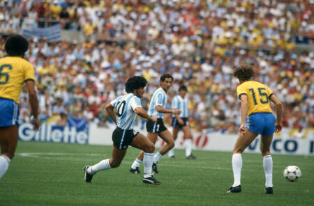 Diego Maradona ball control Argentina Brazil - Barcelona 1982