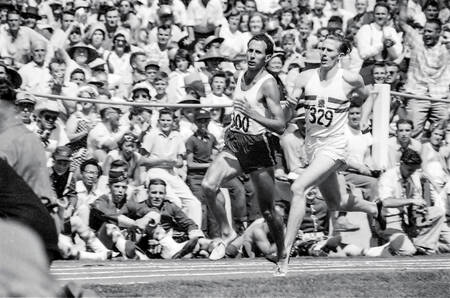 Roger Bannister and John Landy in mile race at 1954 Commonwealth Games