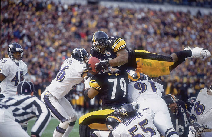 Amos Zereoue scores touchdown in AFC playoff game