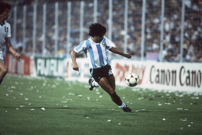 Diego Maradona Argentina vs El Salvador Rico Perez 1982 Diego Maradona Argentina vs El Salvador Rico Perez 1982