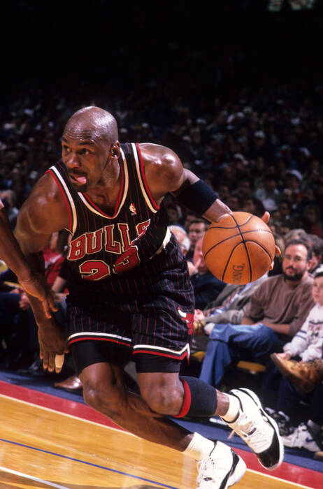 Michael Jordan orchestrates the Chicago Bulls offense 1996 Michael Jordan orchestrates the Chicago Bulls offense 1996