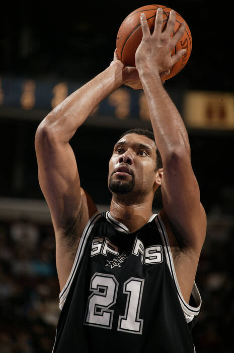 Tim Duncan San Antonio Spurs vs 76ers Philadelphia 2004