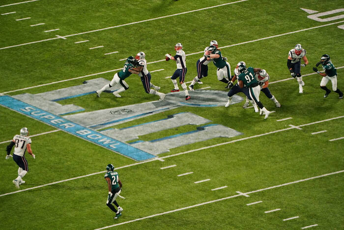 Tom Brady Patriots vs Eagles Super Bowl LII
