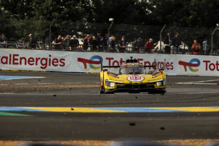 FERRARI 499P LE MANS 2025 au petit matin FERRARI 499P LE MANS 2025 au petit matin