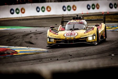 FERRARI 499P LE MANS 2025 sur la plus haute marche du podium FERRARI 499P LE MANS 2025 sur la plus haute marche du podium