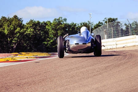 LISTER JAGUAR F1 1950 l'effet miroir LISTER JAGUAR F1 1950 l'effet miroir