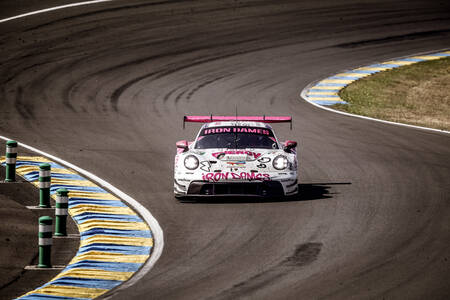 PORSCHE RSR GT3 LE MANS 2025 IRON DAMES Esses de la foret PORSCHE RSR GT3 LE MANS 2025 IRON DAMES Esses de la foret