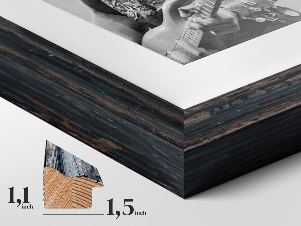 Vintage Black Wooden Frame - Character and Refinement