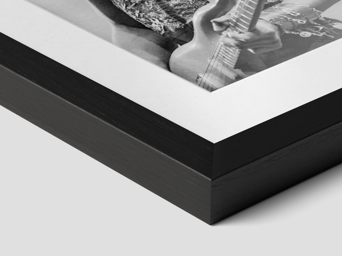 Cornice Con Miniatura Chitarra ARTSTUDIO35 Eddie Vedder | Foto Pearl Jam BullsEye | Replica 1:4 Da Collezione